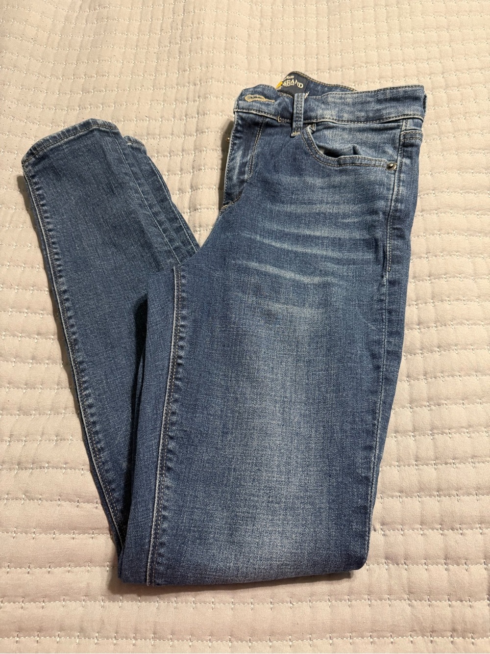 Lucky Brand Blue Denim skinny Jeans - Medium Wash mid/low rise 6/28 - Picture 2 of 6